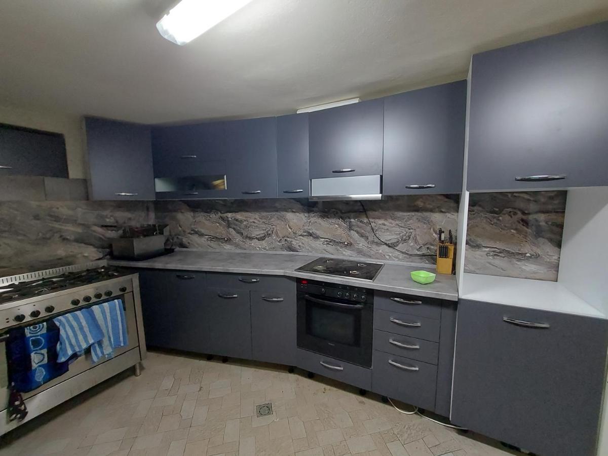 Sharkov Guest House Dolen  Bagian luar foto