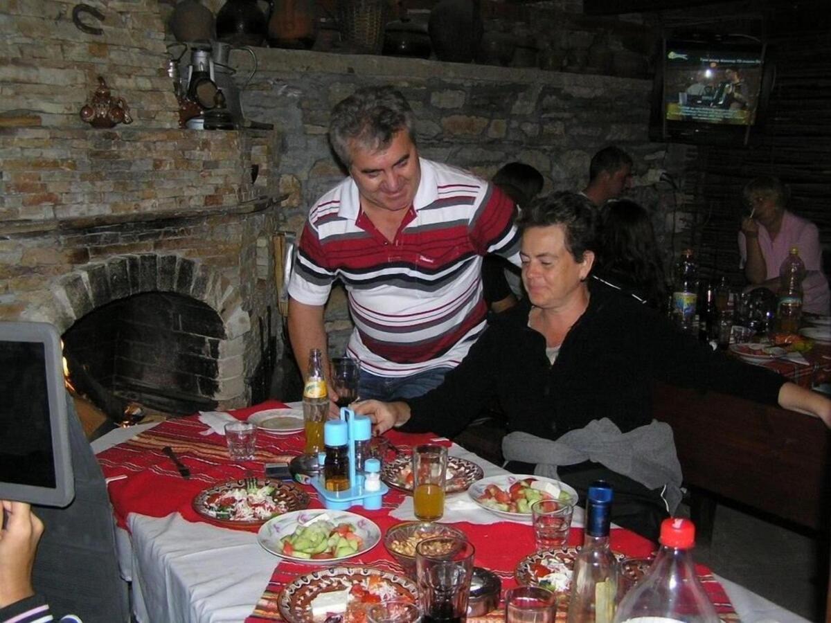 Sharkov Guest House Dolen  Bagian luar foto