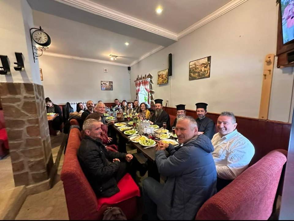 Sharkov Guest House Dolen  Bagian luar foto