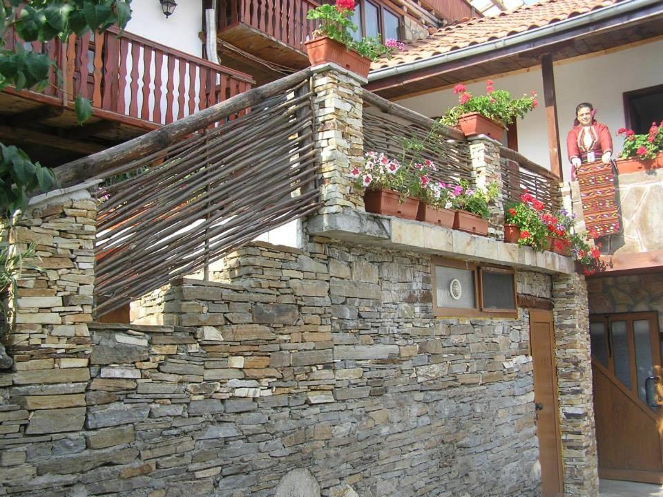 Sharkov Guest House Dolen  Bagian luar foto