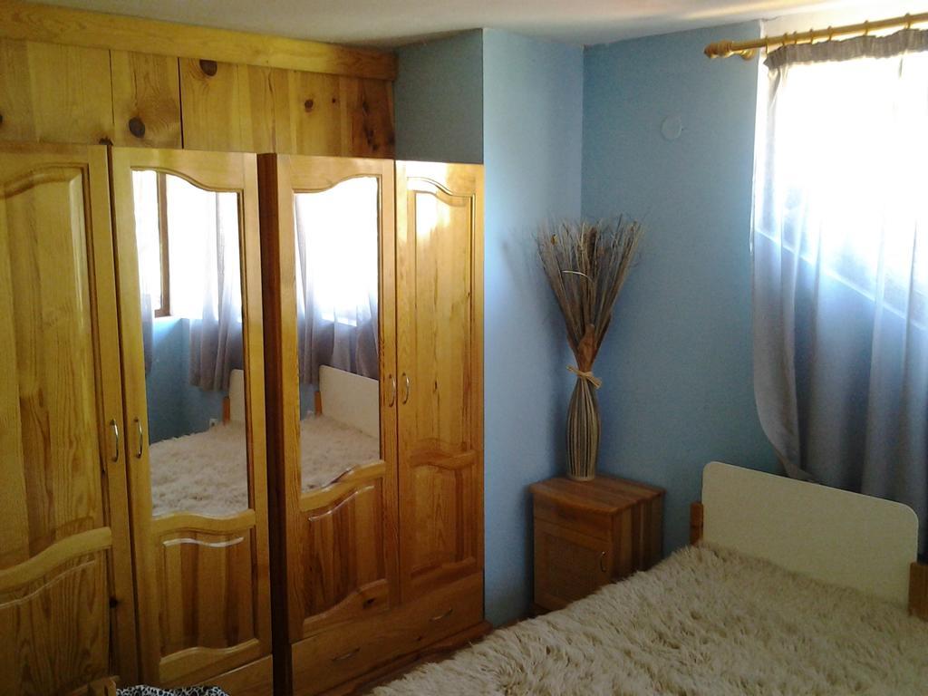Sharkov Guest House Dolen  Ruang foto