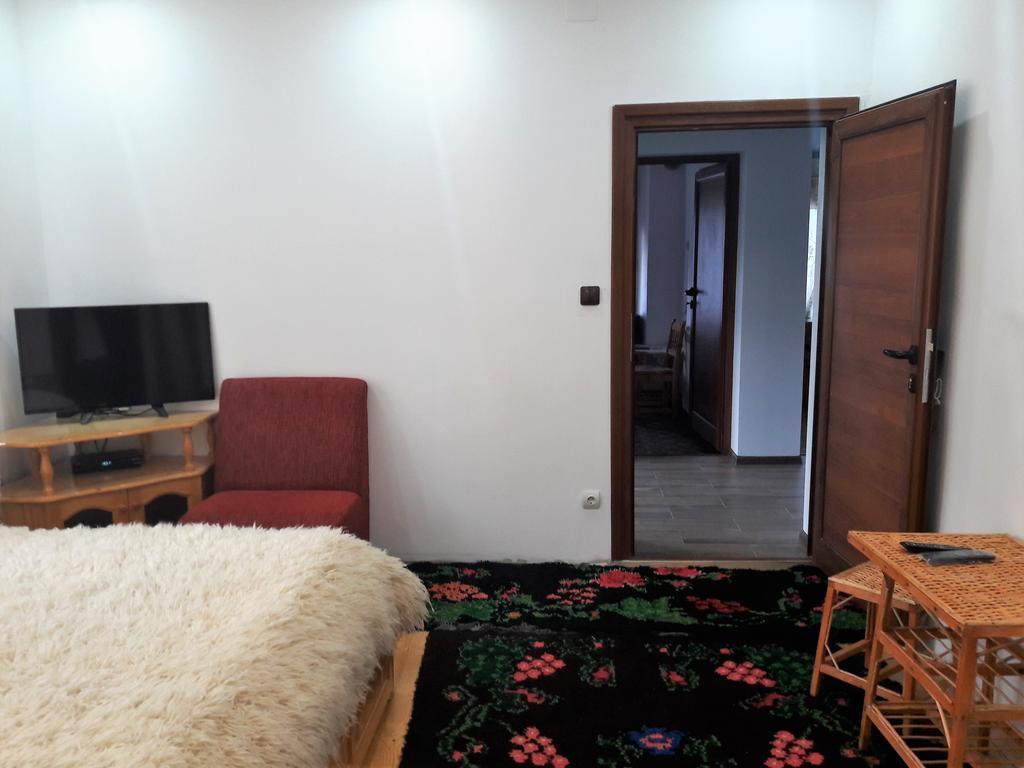 Sharkov Guest House Dolen  Bagian luar foto