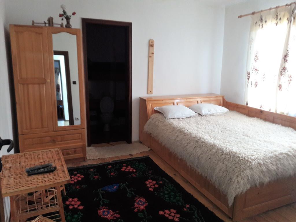 Sharkov Guest House Dolen  Bagian luar foto