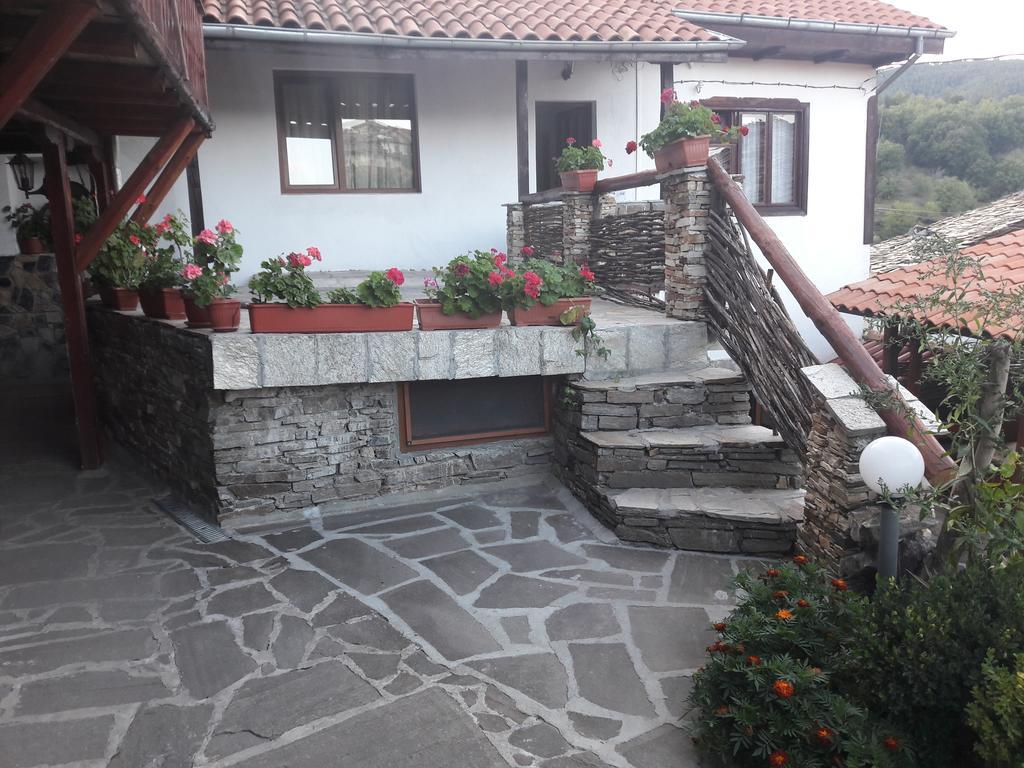 Sharkov Guest House Dolen  Bagian luar foto