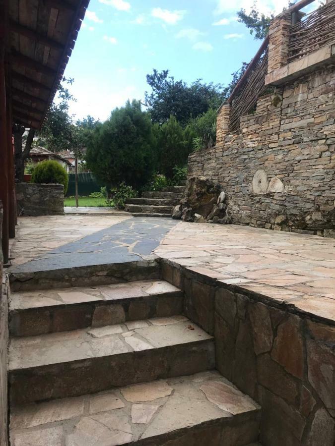 Sharkov Guest House Dolen  Bagian luar foto