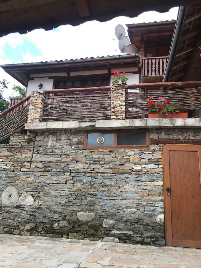 Sharkov Guest House Dolen  Bagian luar foto